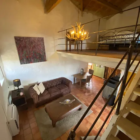 Mas Des Pelissiers Suite, Gite, Table