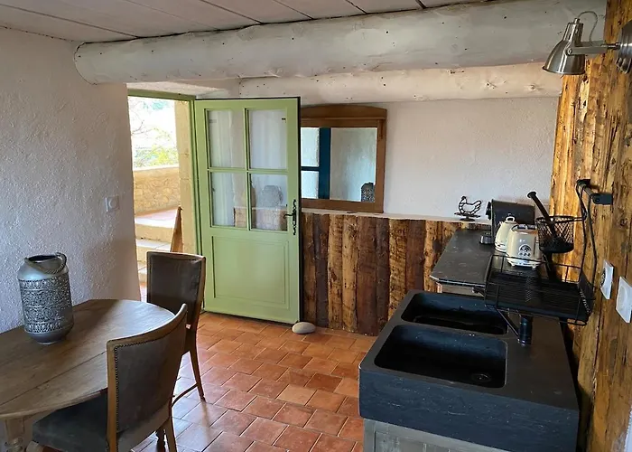 Mas Des Pelissiers & Table D'hote